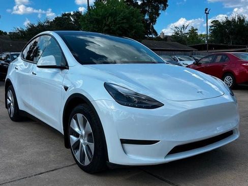 Used 2024 Tesla Model Y Long Range AWD/4WD image 4