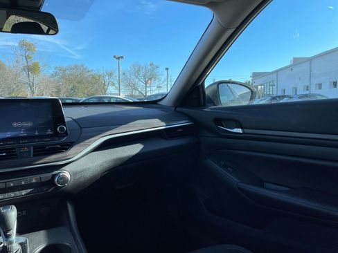 Used 2025 Nissan Altima 2.5 SV image 35