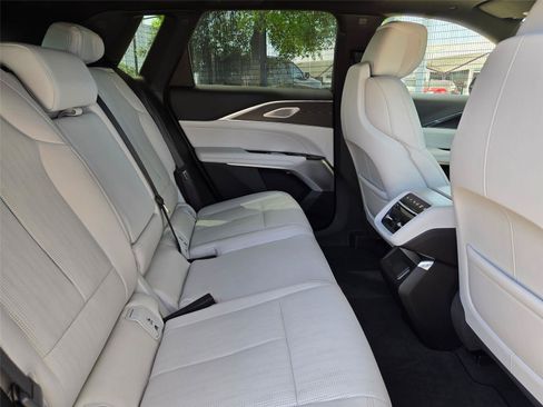 Used 2024 Cadillac Lyriq Luxury AWD/4WD image 31