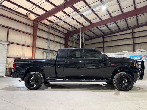 Used 2023 RAM 2500 Laramie w/ Night Edition AWD/4WD image 4