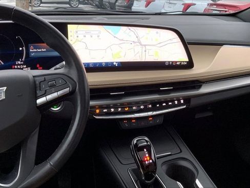 Used 2024 Cadillac XT4 Luxury w/ Cold Weather Package image 5