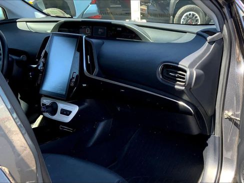 Used 2018 Toyota Prius Prime Premium image 19