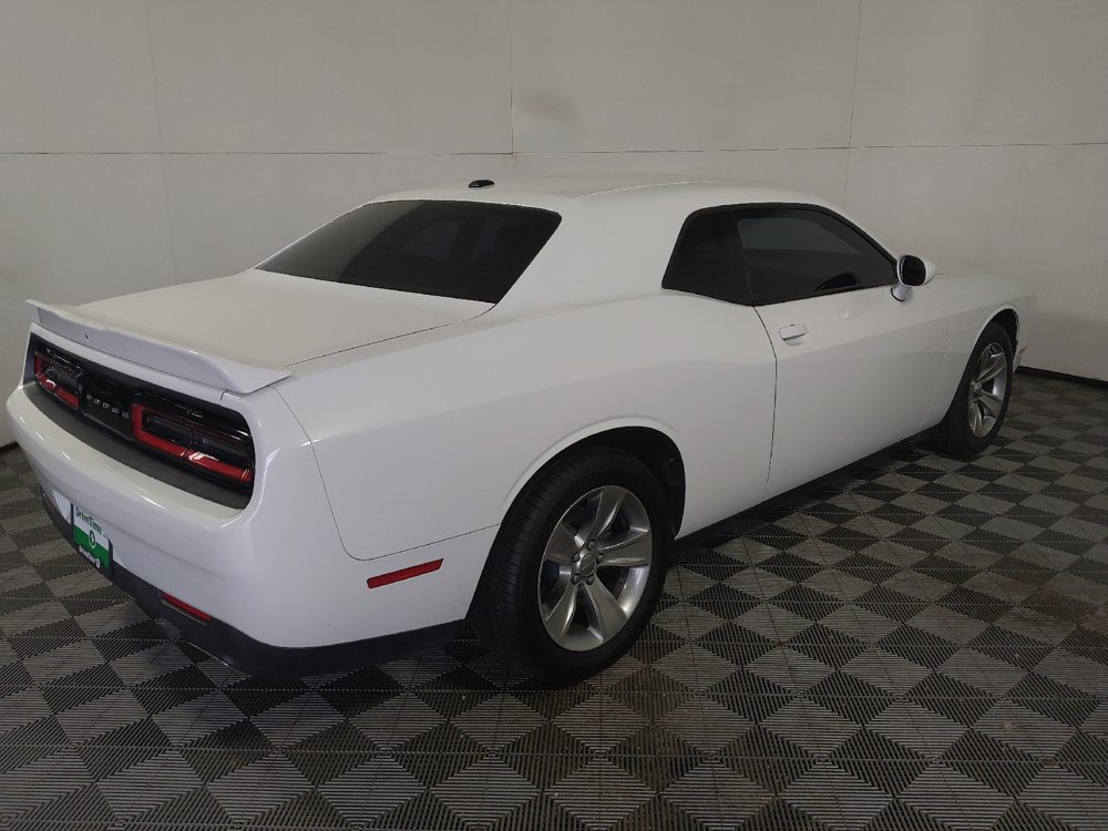 Used 2018 Dodge Challenger SXT RWD image 10