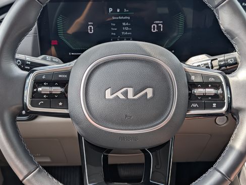 Used 2026 Kia Carnival FWD image 25
