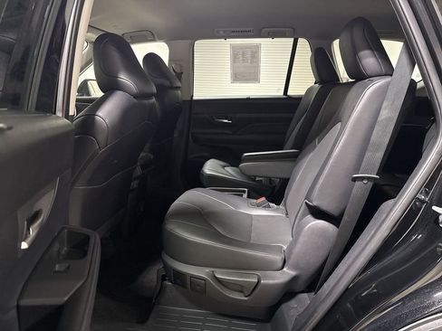 Used 2025 Toyota Grand Highlander FWD image 23