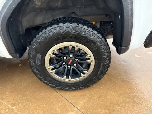 Used 2024 GMC Sierra 1500 AT4X AWD/4WD image 10