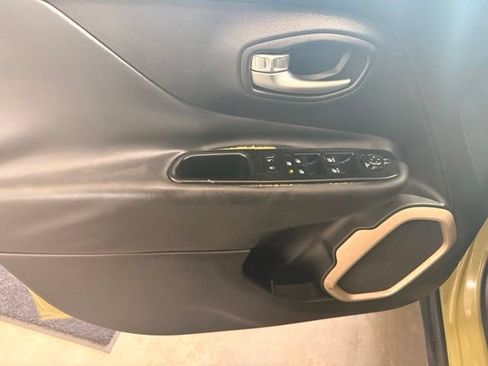 Used 2015 Jeep Renegade Limited AWD/4WD image 10