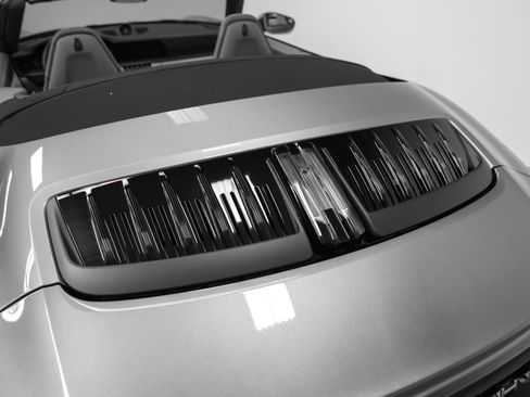 Certified 2025 Porsche 911 Carrera RWD image 19