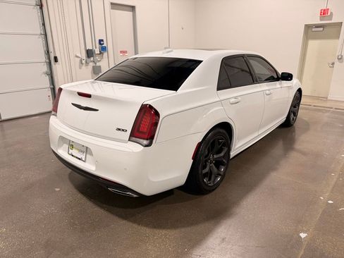 Used 2023 Chrysler 300 Touring L w/ Popular Equipment Group RWD image 5