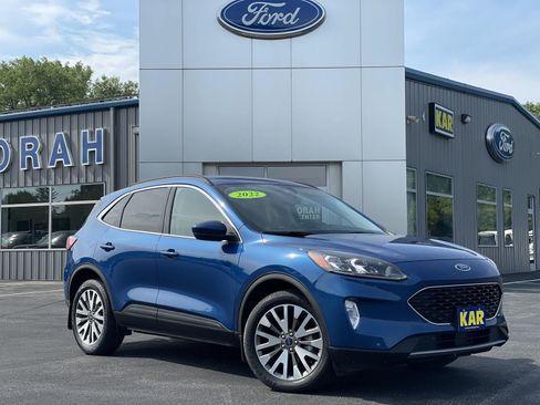 Certified 2022 Ford Escape Titanium w/ Class II Trailer Tow Package AWD/4WD image 1