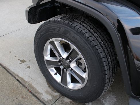 Used 2018 Jeep Wrangler Unlimited Sahara image 21