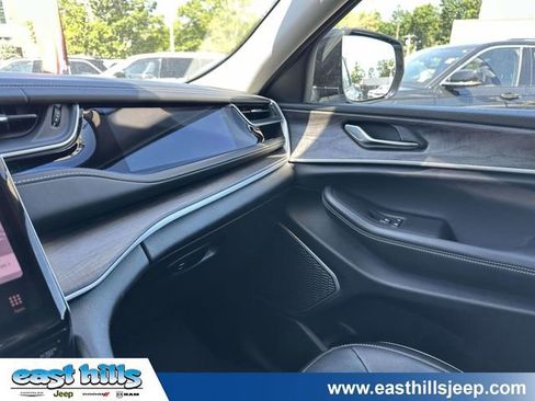 Used 2022 Jeep Grand Cherokee L Limited AWD/4WD image 38