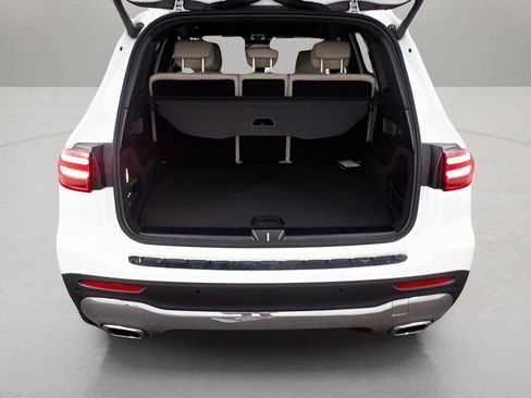 Used 2025 Mercedes-Benz GLB 250 image 6