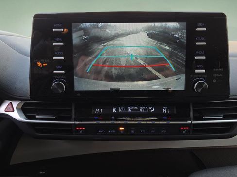 Used 2022 Toyota Sienna XLE image 29