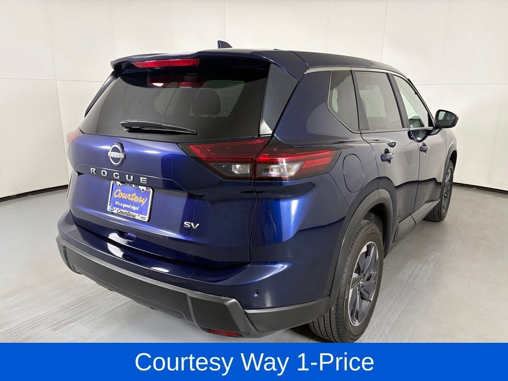 Used 2024 Nissan Rogue SV FWD image 11
