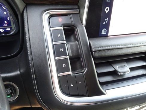 Used 2023 Chevrolet Suburban Z71 image 23