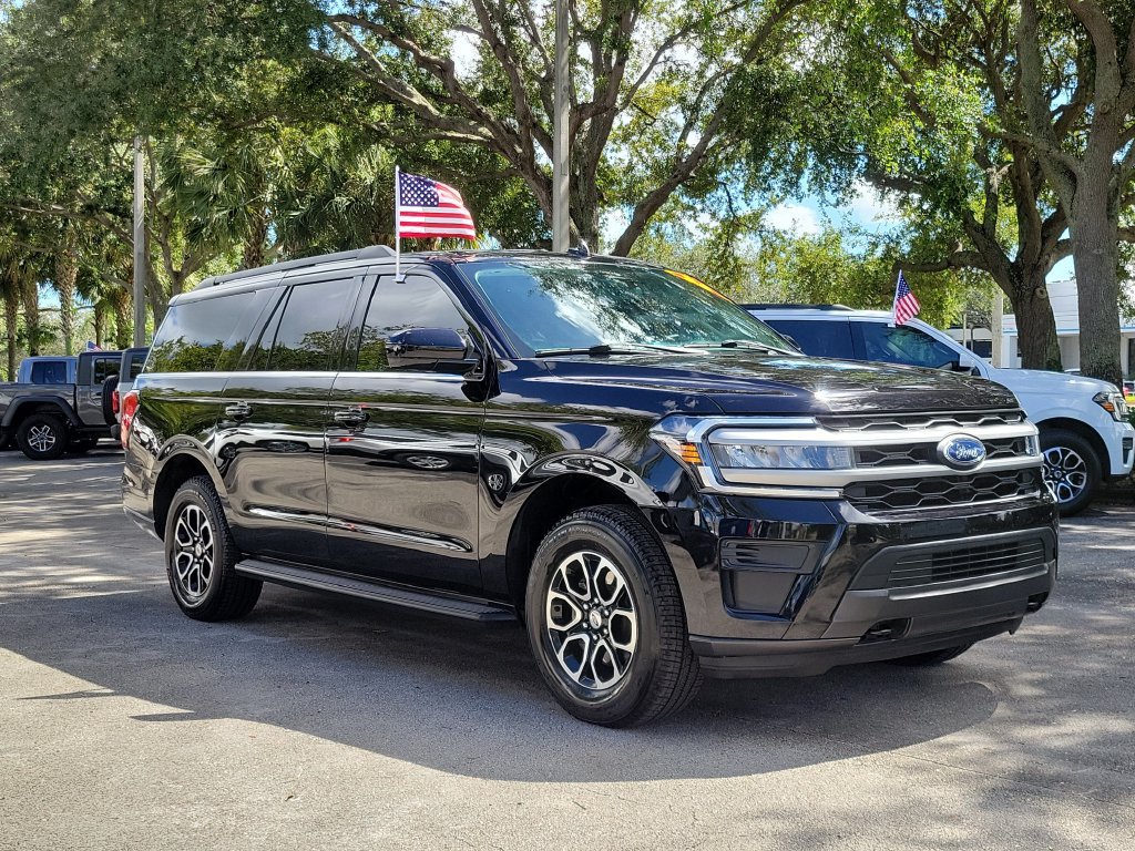 Used 2024 Ford Expedition Max XLT AWD/4WD image 2