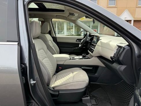 Used 2022 Nissan Pathfinder SV w/ SV Premium Package AWD/4WD image 34