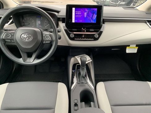 Used 2025 Toyota Corolla LE image 15