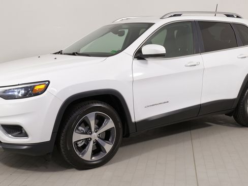 Used 2019 Jeep Cherokee Limited image 3