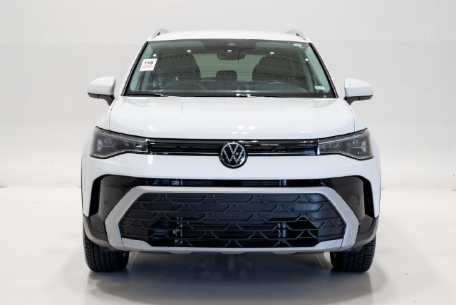 Used 2025 Volkswagen Taos SE AWD/4WD image 4