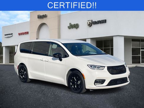 Certified 2024 Chrysler Pacifica Limited FWD image 1