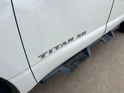 Used 2017 Nissan Titan SV image 10