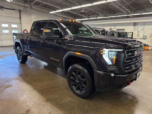 Used 2025 GMC Sierra 2500 AT4 w/ AT4 Preferred Package AWD/4WD image 8