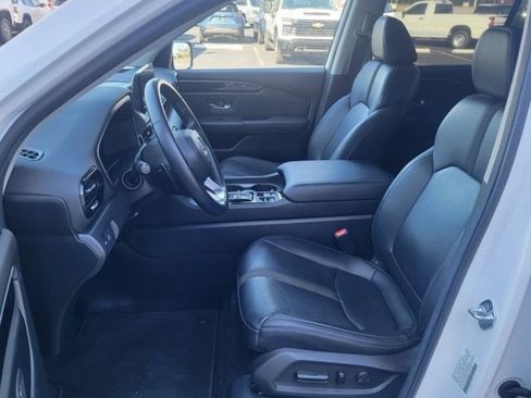 Used 2024 Honda Pilot EX-L image 3