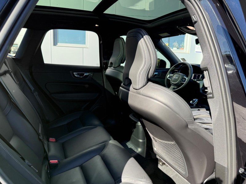 Used 2024 Volvo XC60 T8 Ultimate w/ Climate Package AWD/4WD image 11