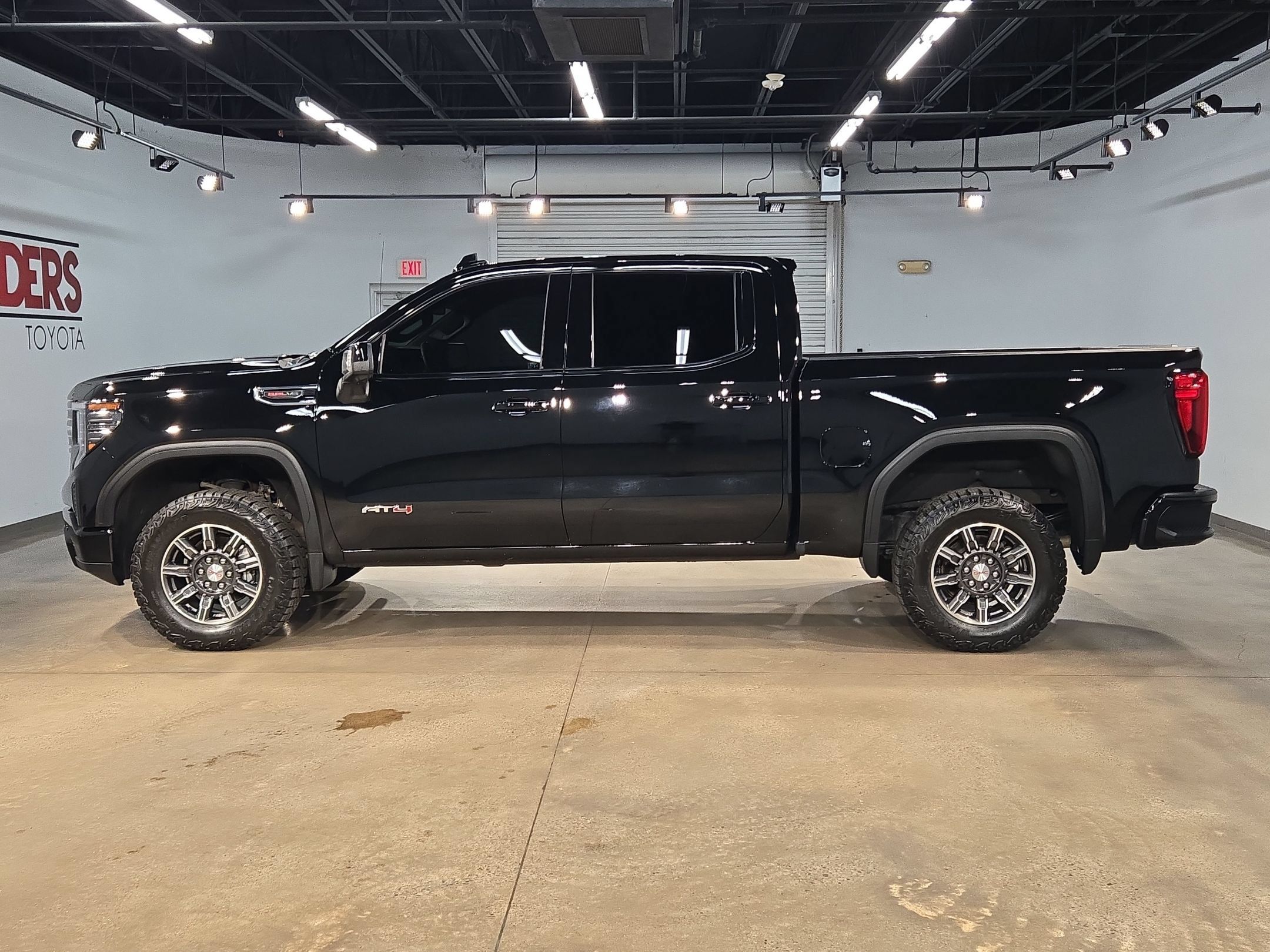 Used 2025 GMC Sierra 1500 AT4 AWD/4WD image 4