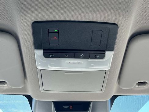 Used 2023 Nissan Rogue SV image 25