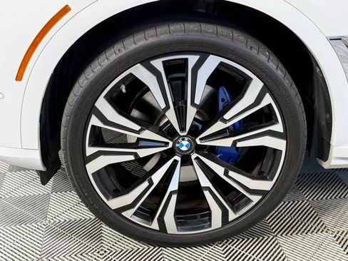Used 2023 BMW X7 xDrive40i w/ Premium Package image 11