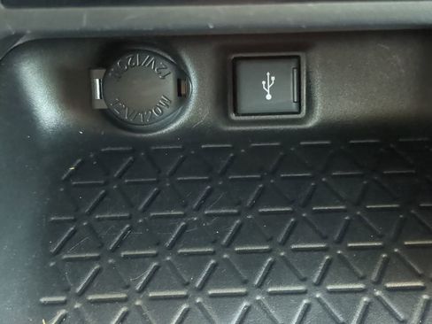 Used 2020 Toyota RAV4 LE image 27