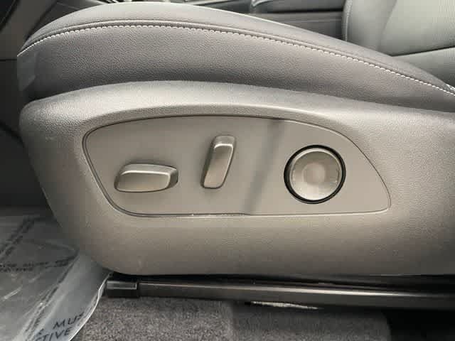 Certified 2026 Chevrolet Traverse LT AWD/4WD image 11