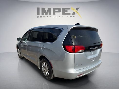 Used 2023 Chrysler Voyager LX FWD image 2