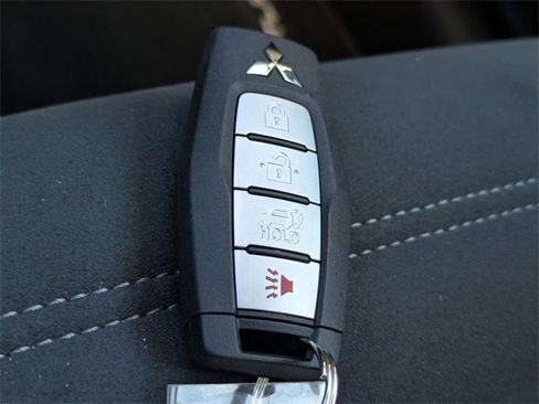 New 2025 Mitsubishi Outlander SE image 36