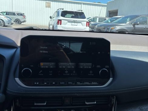 Used 2023 Nissan Rogue Platinum AWD/4WD image 13
