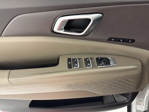 New 2026 Kia Carnival EX FWD image 23