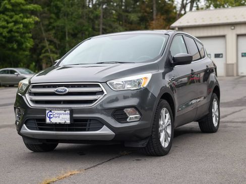 Used 2017 Ford Escape SE AWD/4WD image 1