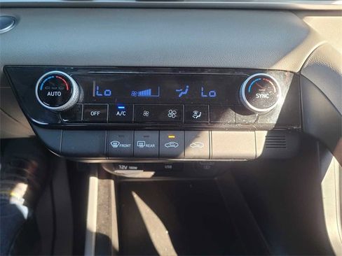 Used 2023 Hyundai Elantra SEL image 26