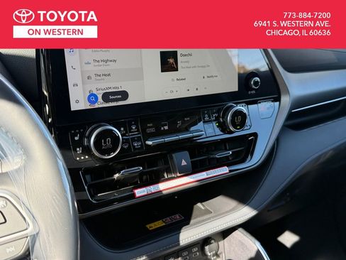 New 2025 Toyota Highlander Limited image 41