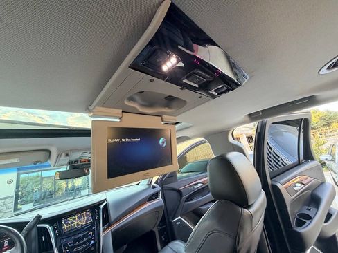 Used 2017 Cadillac Escalade Luxury image 20