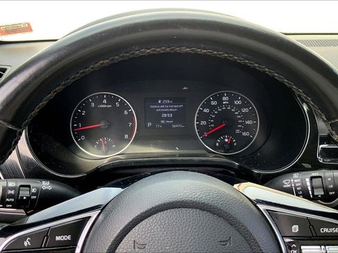 Used 2023 Kia Seltos EX image 18