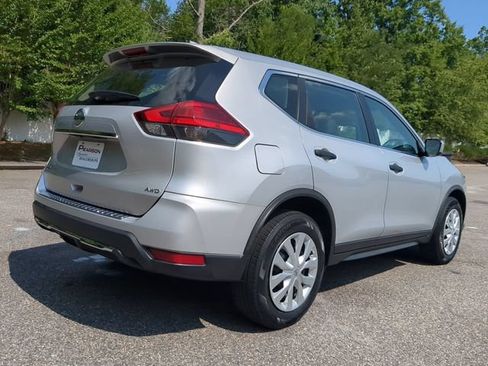 Used 2017 Nissan Rogue S AWD/4WD image 4