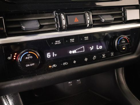 Used 2025 Nissan Pathfinder SV FWD image 7