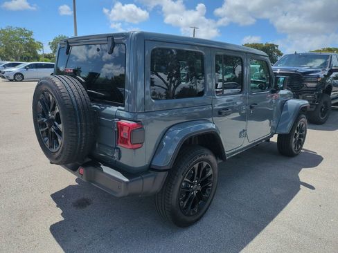 Used 2025 Jeep Wrangler Unlimited Sahara w/ Safety Group AWD/4WD image 6