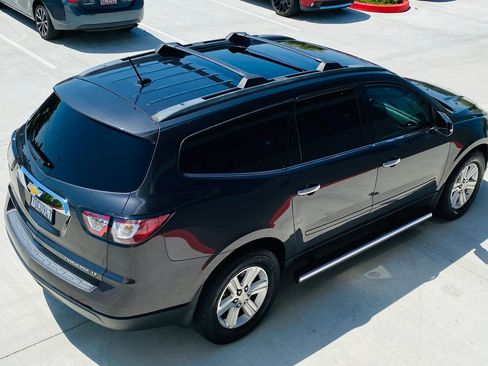 Used 2014 Chevrolet Traverse LT w/ LPO, 'HIT The Road' Package FWD image 10