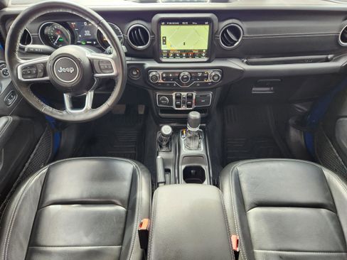 Used 2022 Jeep Wrangler Unlimited Sahara w/ Cold Weather Group AWD/4WD image 19
