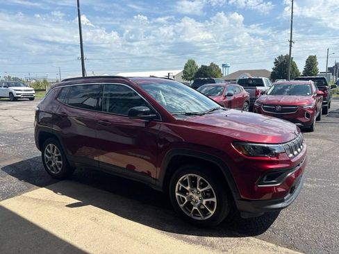 Used 2022 Jeep Compass Latitude AWD/4WD image 8